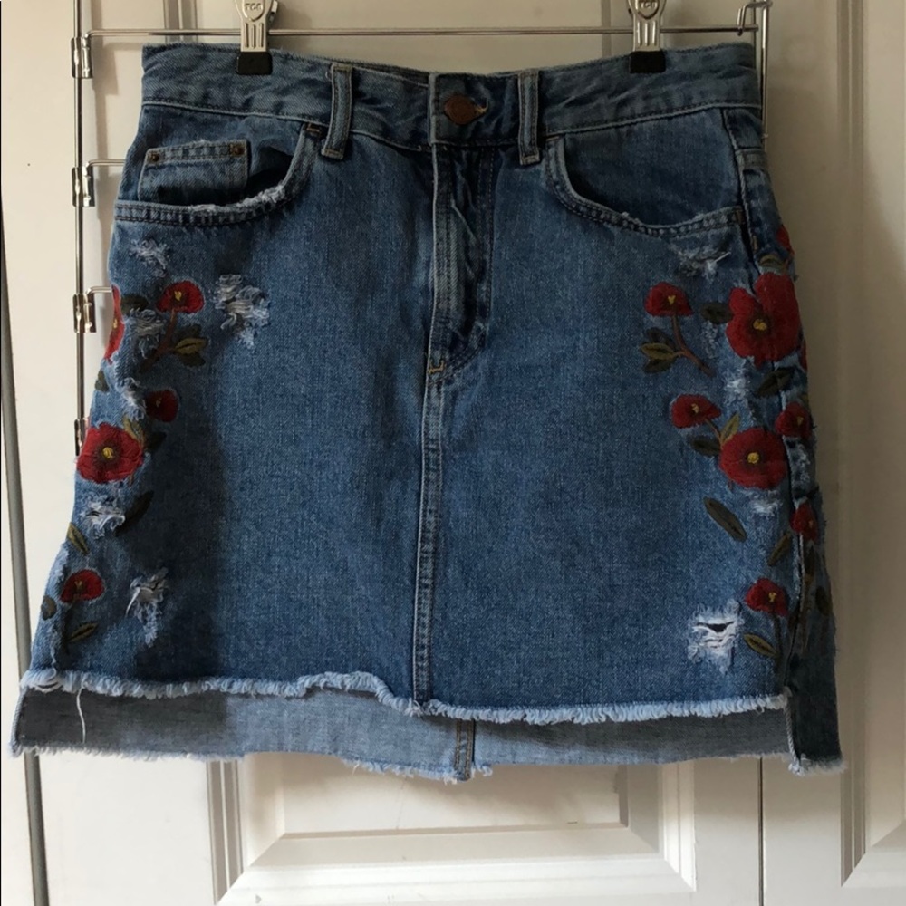 Zara Embroidered denim skirt